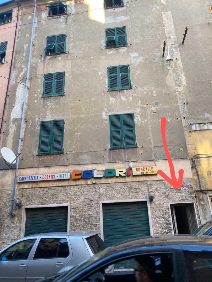 Una Stanza In Un Appartamento Genoa Bagian luar foto